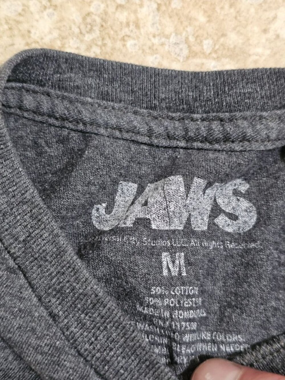 Universal Studios Jaws Kids Boys M Charcoal Graphic T-Shirt Beach Closed Retro - Picture 4 of 6